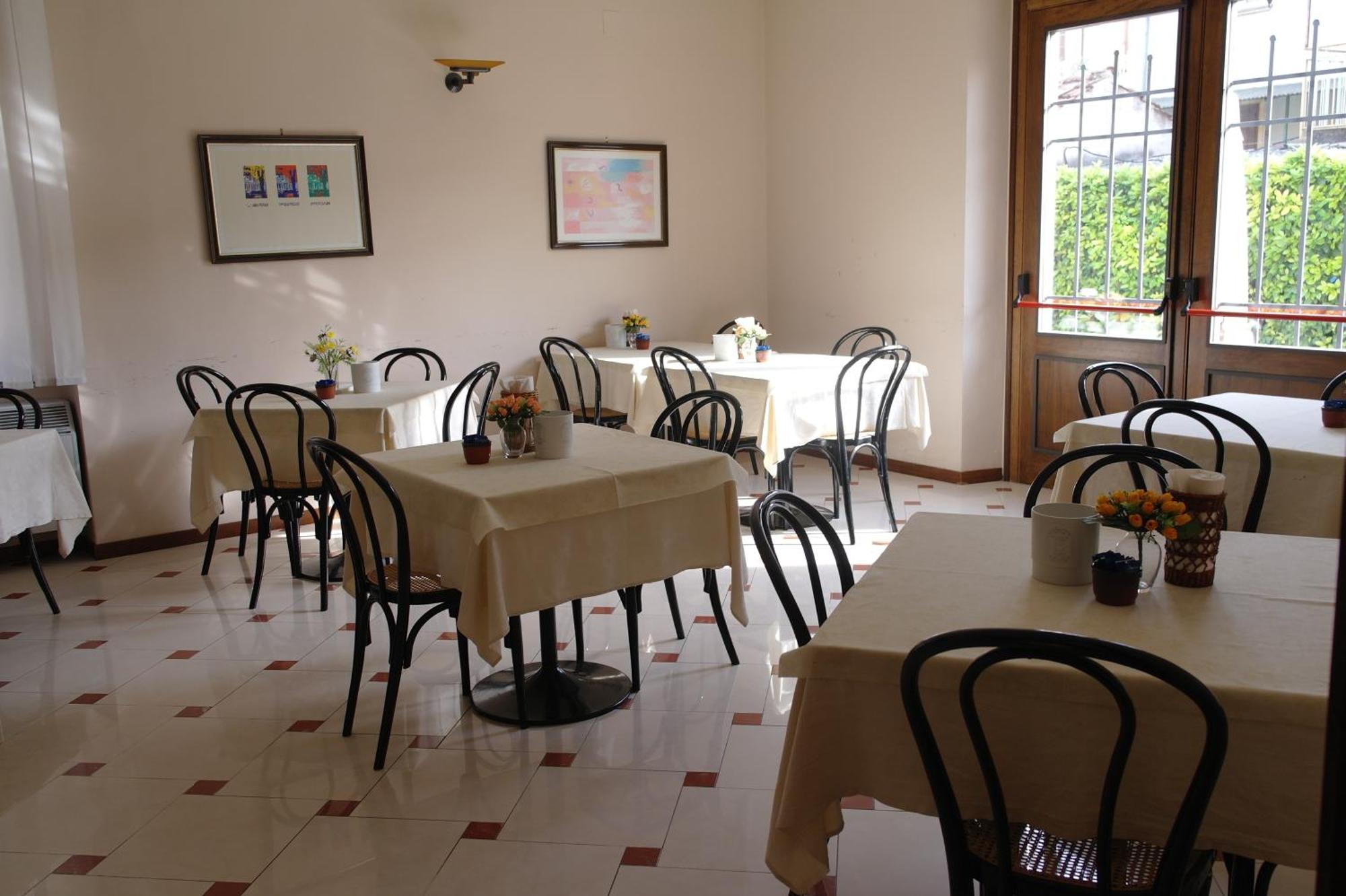 Hotel Armando' S ซุลโมนา ภายนอก รูปภาพ