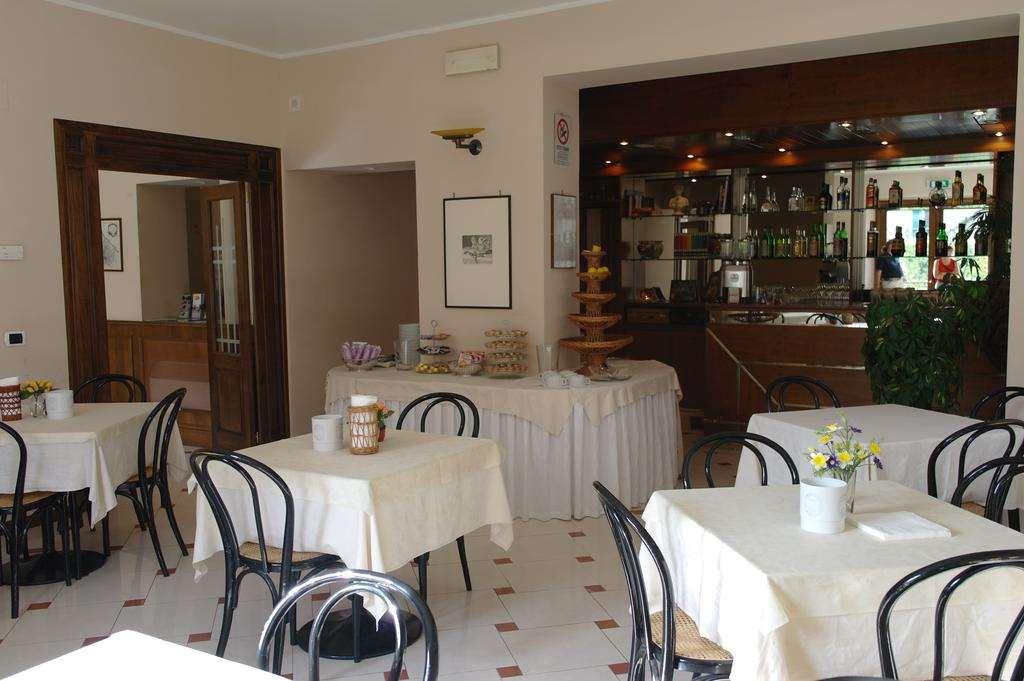 Hotel Armando' S ซุลโมนา ร้านอาหาร รูปภาพ
